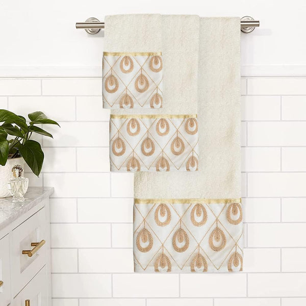 Seraphina 3 Piece Bath Towel, Hand Towel and Fingertip Towel Set, Ivory with Gold accent
